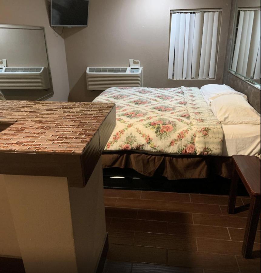 Royal Relax Inn Fairmont City Екстериор снимка