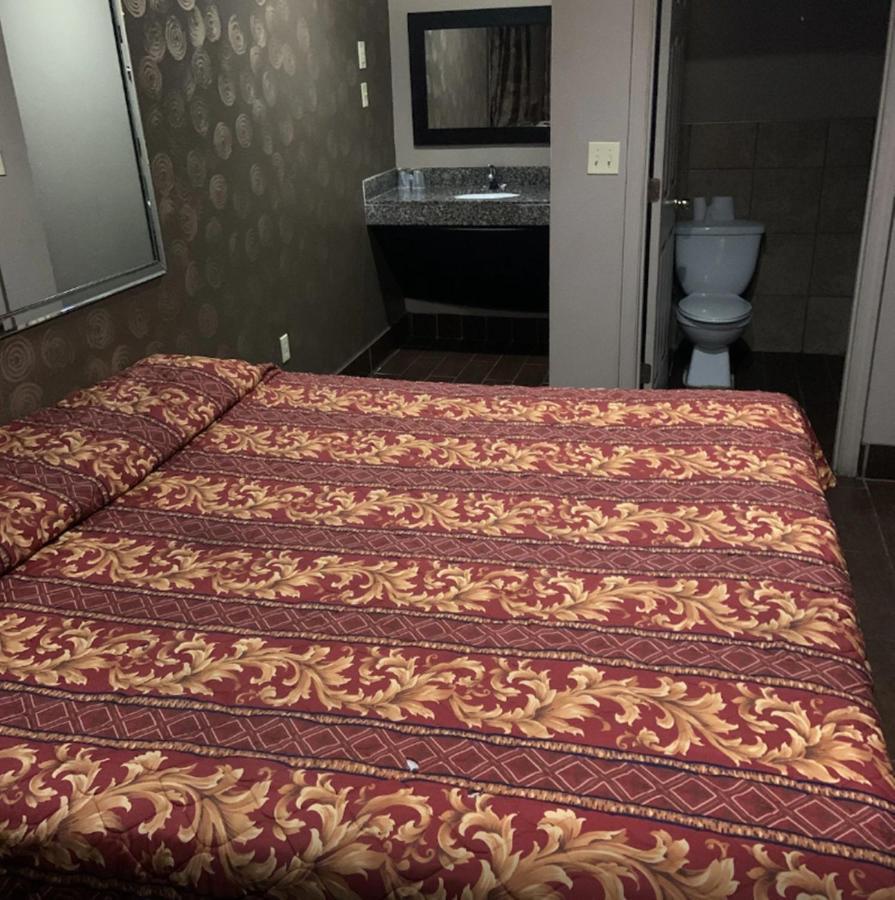 Royal Relax Inn Fairmont City Екстериор снимка